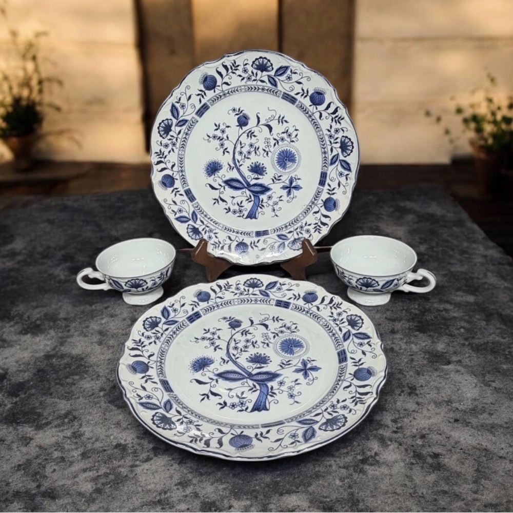 Vtg Sone China Japan Blue Onion #3318 Pattern 2 Dinner Plates/ 2 Cup Set Cobalt